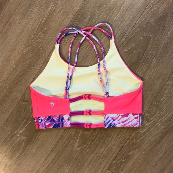 SOLD Lululemon Reversible Ocean Energy Crop - Picture 2 of 4